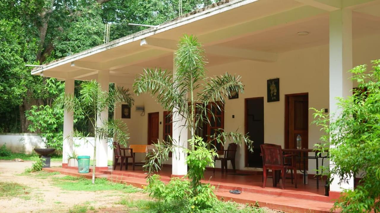 Punkalasa Tourist Lodge Анурадхапура Екстериор снимка